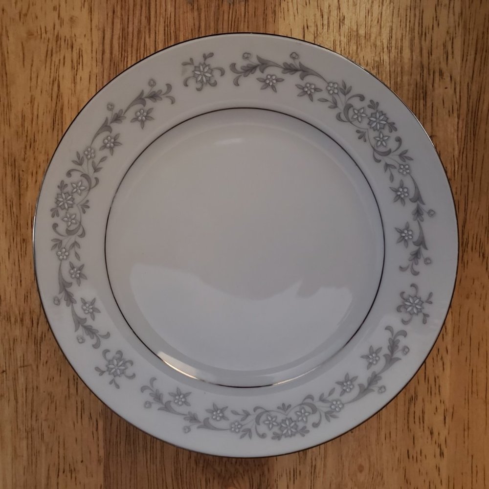 Imperial China Dalton #334 WINDOR 6 bread/butter plates